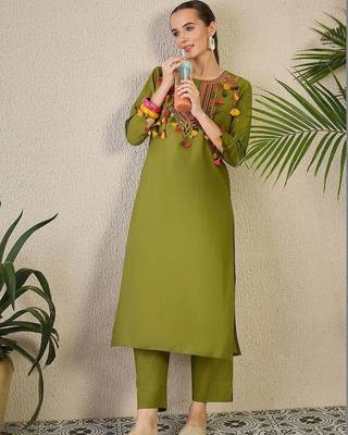 Women Ethnic Motifs Embroidered Regular Thread Work Pure Cotton Kurta with Trousers 3