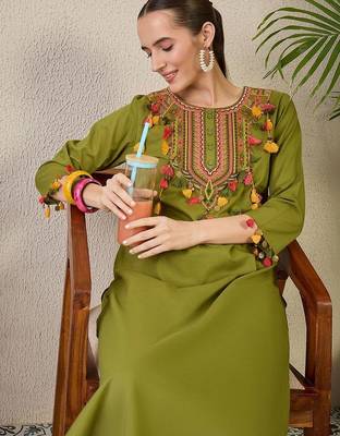 Women Ethnic Motifs Embroidered Regular Thread Work Pure Cotton Kurta with Trousers 5