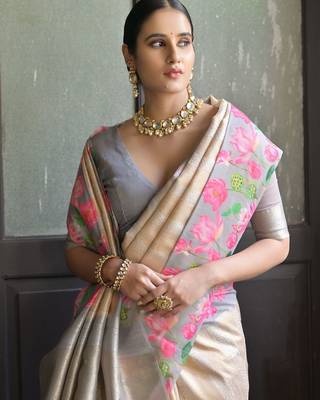 Floral Woven Design Zari Banarasi Saree 3