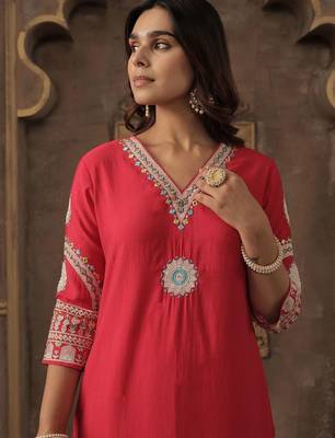 Women Ethnic Motifs Embroidered Regular Thread Work Kurta with Trousers 1