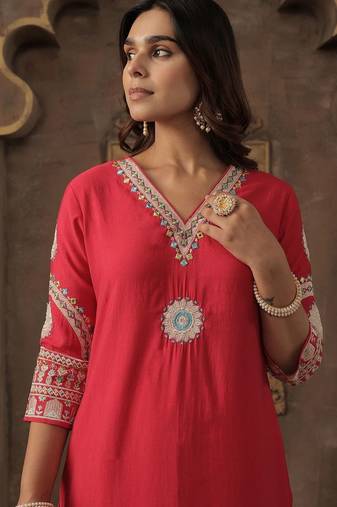 Women Ethnic Motifs Embroidered Regular Thread Work Kurta with Trousers