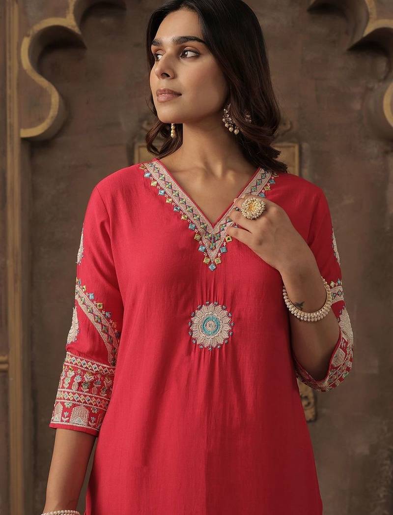 Women Ethnic Motifs Embroidered Regular Thread Work Kurta with Trousers