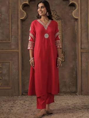 Women Ethnic Motifs Embroidered Regular Thread Work Kurta with Trousers 2