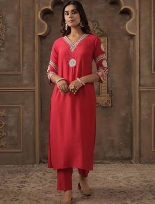 Women Ethnic Motifs Embroidered Regular Thread Work Kurta with Trousers 3
