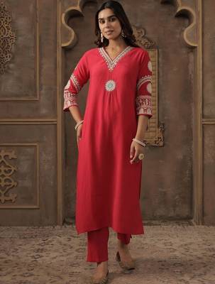 Women Ethnic Motifs Embroidered Regular Thread Work Kurta with Trousers 6