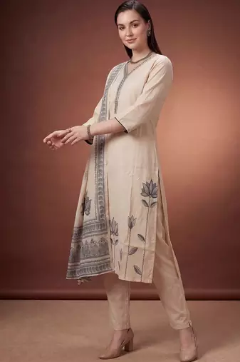 Women Floral Printed Regular Kurta with Trousers & With Dupatta