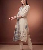 Women Floral Printed Regular Kurta with Trousers & With Dupatta