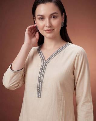Women Floral Printed Regular Kurta with Trousers & With Dupatta 2