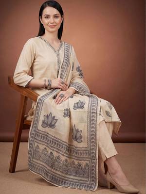 Women Floral Printed Regular Kurta with Trousers & With Dupatta 5