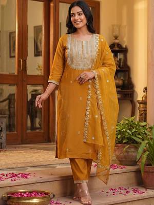 Women Ethnic Motifs Embroidered Regular Kurta with Trousers & With Dupatta 3