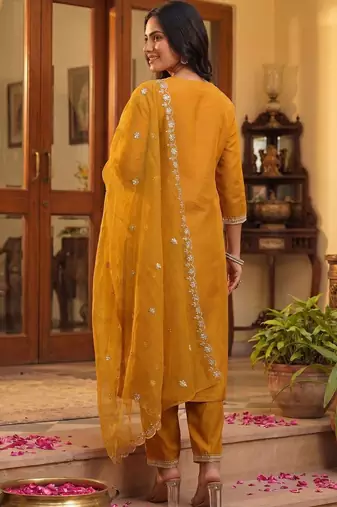 Women Ethnic Motifs Embroidered Regular Kurta with Trousers & With Dupatta