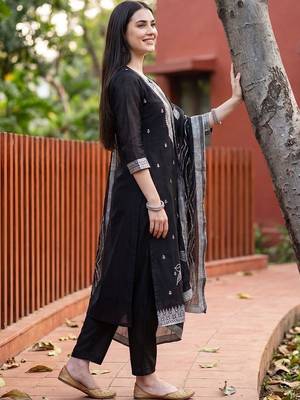 Women Ethnic Motifs Embroidered Regular Thread Work Kurta with Trousers & With Dupatta 3