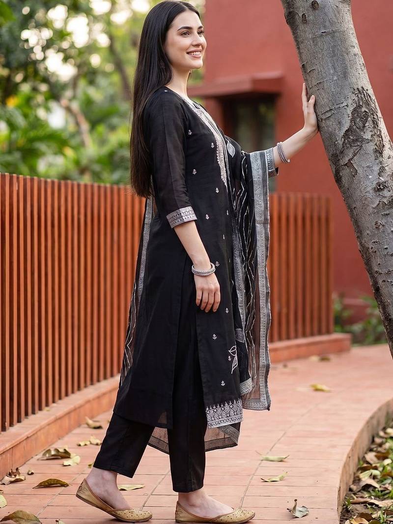 Women Ethnic Motifs Embroidered Regular Thread Work Kurta with Trousers & With Dupatta