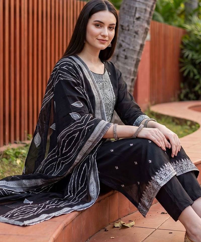 Women Ethnic Motifs Embroidered Regular Thread Work Kurta with Trousers & With Dupatta