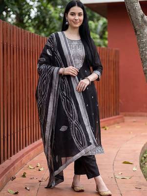 Women Ethnic Motifs Embroidered Regular Thread Work Kurta with Trousers & With Dupatta 6