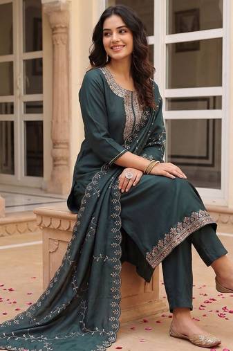 Women Ethnic Motifs Embroidered Regular Thread Work Kurta with Trousers & With Dupatta