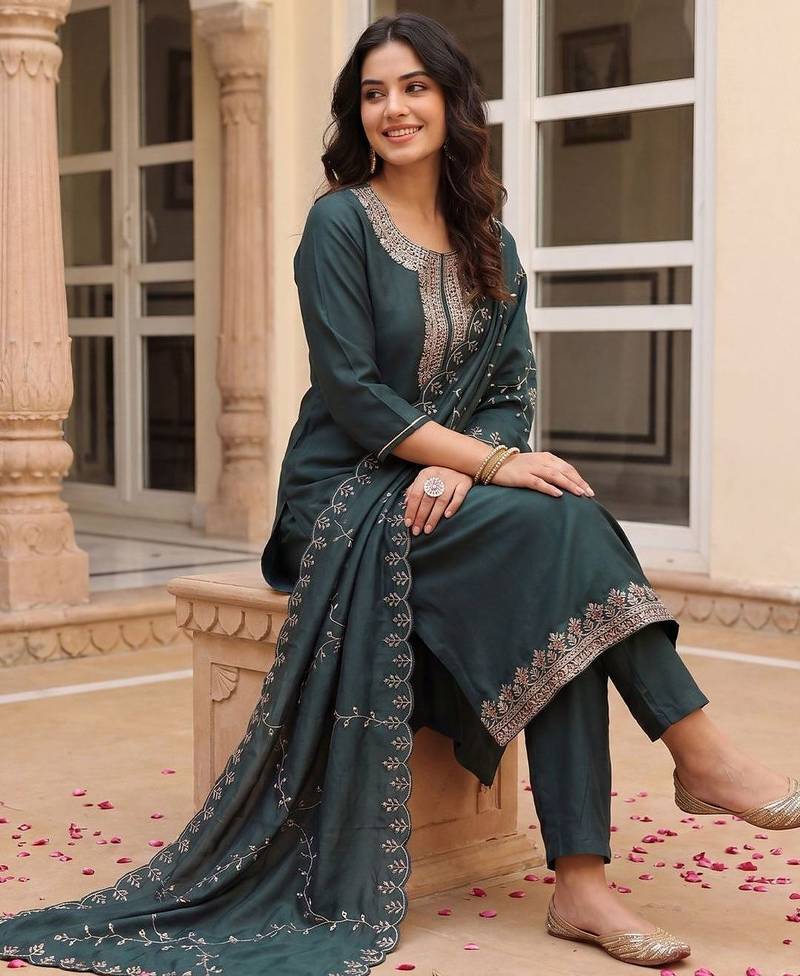 Women Ethnic Motifs Embroidered Regular Thread Work Kurta with Trousers & With Dupatta