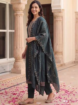 Women Ethnic Motifs Embroidered Regular Thread Work Kurta with Trousers & With Dupatta 3