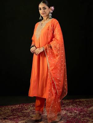 Women Ethnic Motifs Embroidered Regular Thread Work Liva Kurta with Trousers & With Dupatta 3