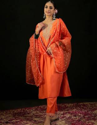 Women Ethnic Motifs Embroidered Regular Thread Work Liva Kurta with Trousers & With Dupatta 4