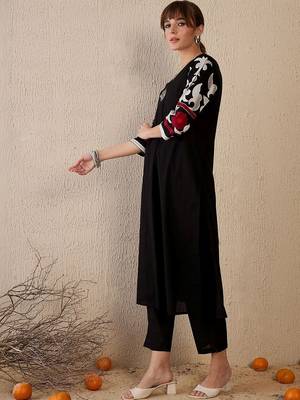 Women Floral Regular Pure Cotton Kurta with Trousers 4