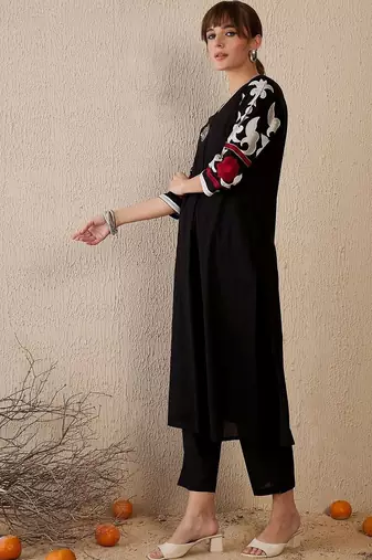 Women Floral Regular Pure Cotton Kurta with Trousers