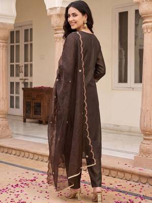Women Ethnic Motifs Embroidered Regular Thread Work Liva Kurta with Trousers & With Dupatta 4