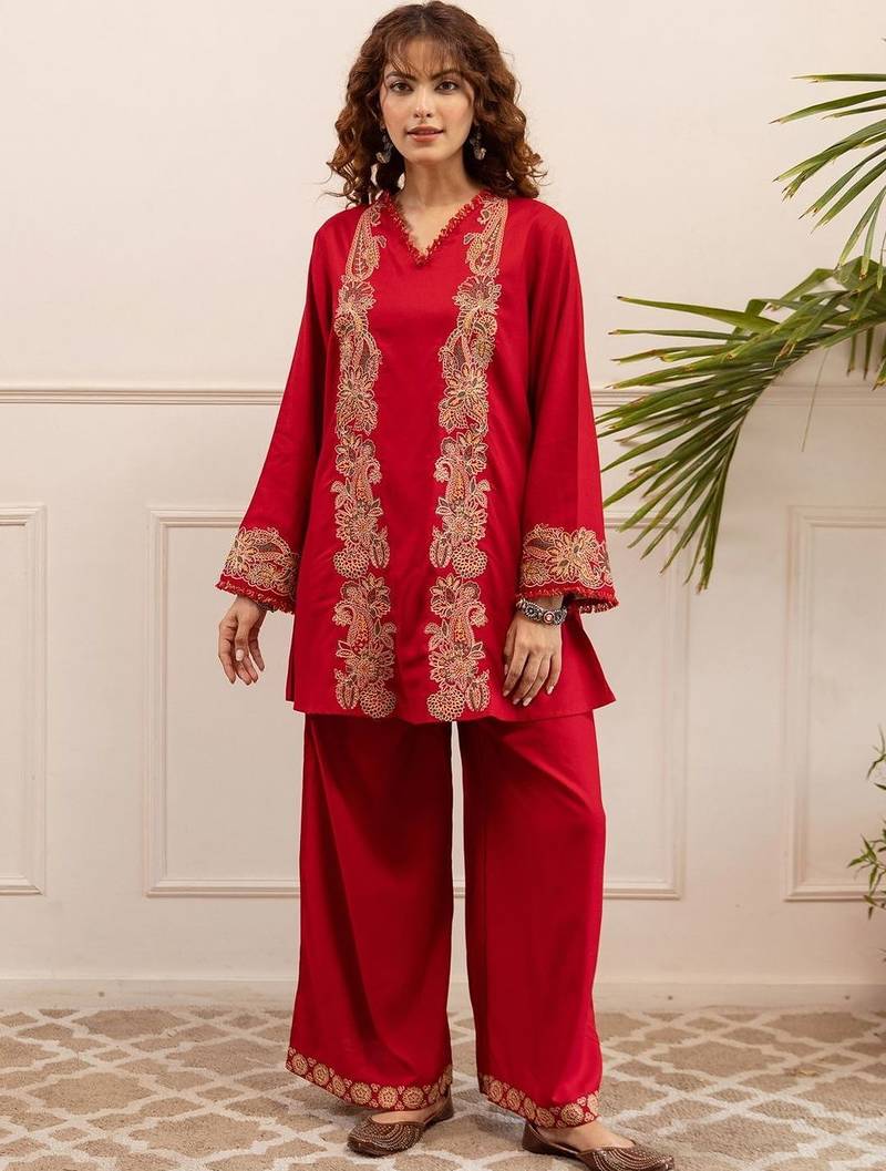 Women Ethnic Motifs Embroidered Regular Thread Work Kurta with Palazzos