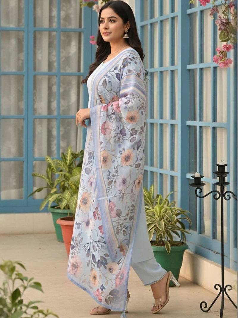 Women Floral Regular Thread Work Kurta with Trousers & With Dupatta