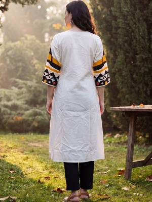 Women Ethnic Motifs Printed Regular Pure Cotton Kurta with Trousers 4
