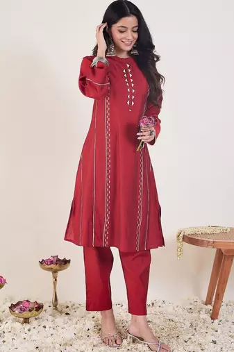 Women Embroidered Regular Thread Work Chanderi Silk Kurta with Trousers