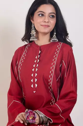 Women Embroidered Regular Thread Work Chanderi Silk Kurta with Trousers