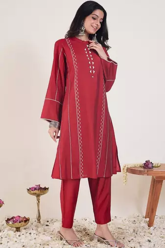 Women Embroidered Regular Thread Work Chanderi Silk Kurta with Trousers