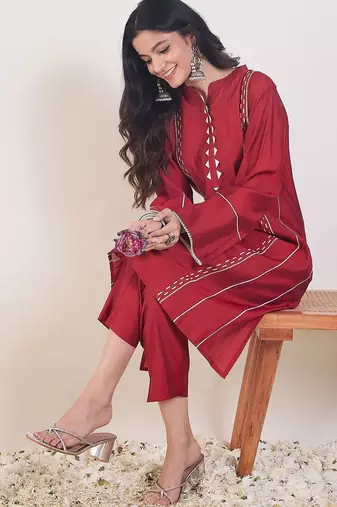 Women Embroidered Regular Thread Work Chanderi Silk Kurta with Trousers
