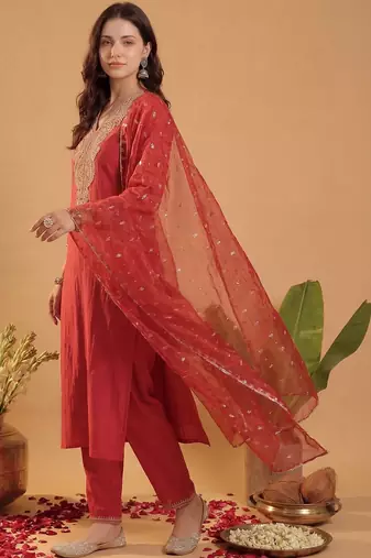 Women Ethnic Motifs Embroidered Regular Thread Work Liva Kurta with Trousers & With Dupatta