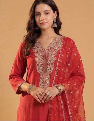 Women Ethnic Motifs Embroidered Regular Thread Work Liva Kurta with Trousers & With Dupatta 3