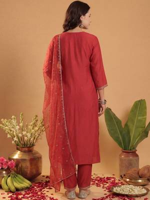 Women Ethnic Motifs Embroidered Regular Thread Work Liva Kurta with Trousers & With Dupatta 4