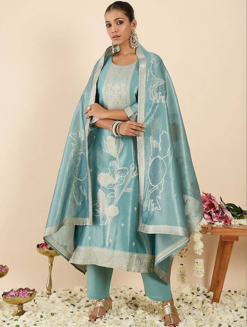 Women Ethnic Motifs Printed Regular Kurta with Trousers & With Dupatta