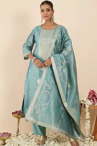 Women Ethnic Motifs Printed Regular Kurta with Trousers & With Dupatta