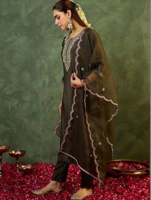 Women Ethnic Motifs Embroidered Regular Liva Kurta with Trousers & With Dupatta 3