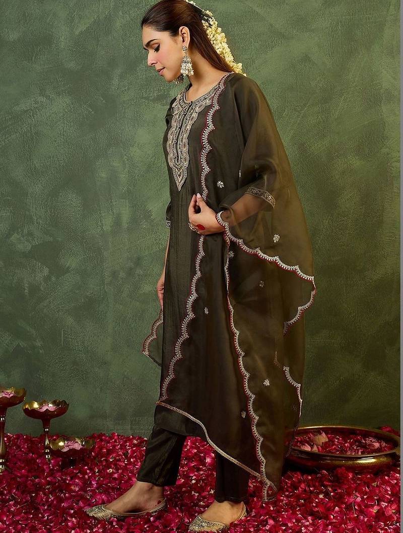 Women Ethnic Motifs Embroidered Regular Liva Kurta with Trousers & With Dupatta