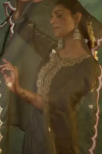 Women Ethnic Motifs Embroidered Regular Liva Kurta with Trousers & With Dupatta