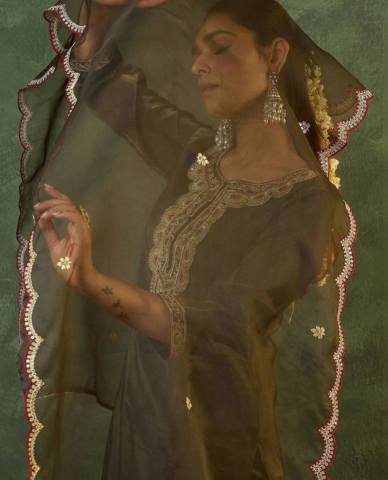 Women Ethnic Motifs Embroidered Regular Liva Kurta with Trousers & With Dupatta