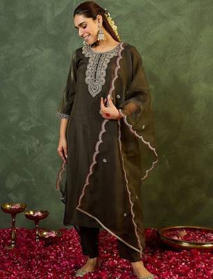Women Ethnic Motifs Embroidered Regular Liva Kurta with Trousers & With Dupatta 6