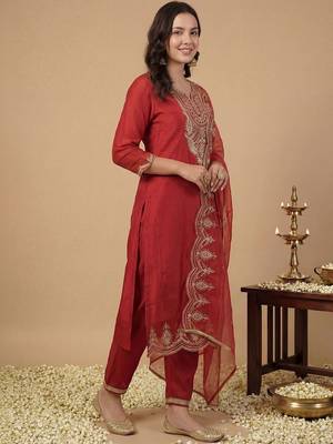 Women Ethnic Motifs Embroidered Thread Work Kurta with Trousers & With Dupatta 3