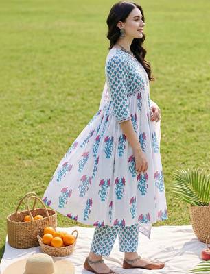 Women Floral Printed Empire Pure Cotton Kurta with Trousers & With Dupatta 3