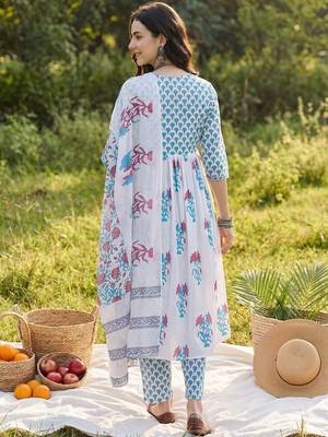 Women Floral Printed Empire Pure Cotton Kurta with Trousers & With Dupatta 4