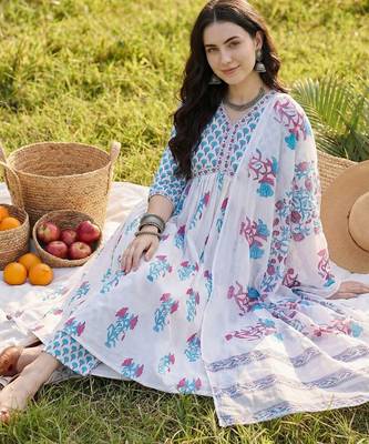 Women Floral Printed Empire Pure Cotton Kurta with Trousers & With Dupatta 5
