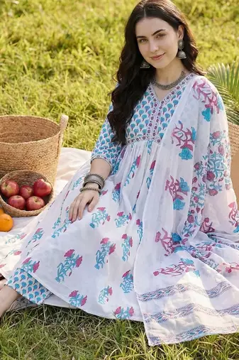 Women Floral Printed Empire Pure Cotton Kurta with Trousers & With Dupatta