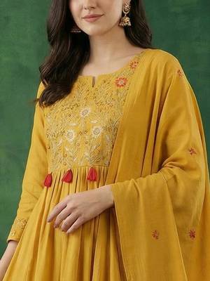 Women Ethnic Motifs Embroidered Regular Thread Work Kurta with Trousers & With Dupatta 3